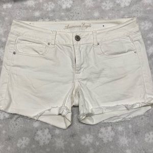 White American Eagle shorts